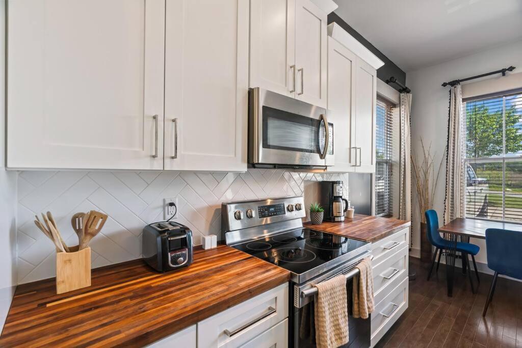 King Bed, Balcony, Covered Patio & Firepit! 8 Minutes From Broadway Nashville Eksteriør bilde