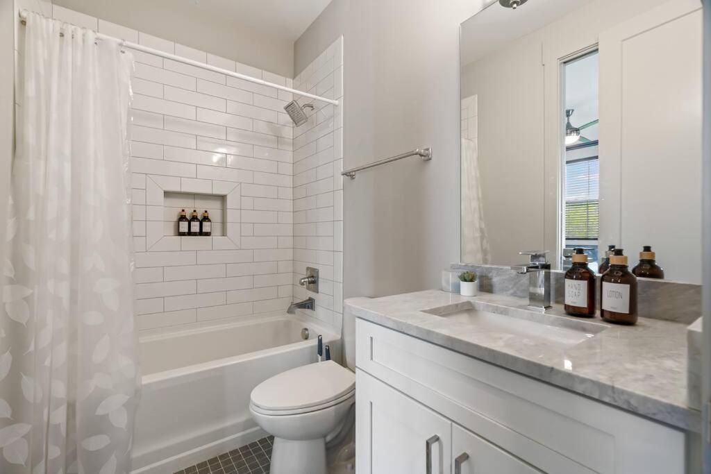 King Bed, Balcony, Covered Patio & Firepit! 8 Minutes From Broadway Nashville Eksteriør bilde