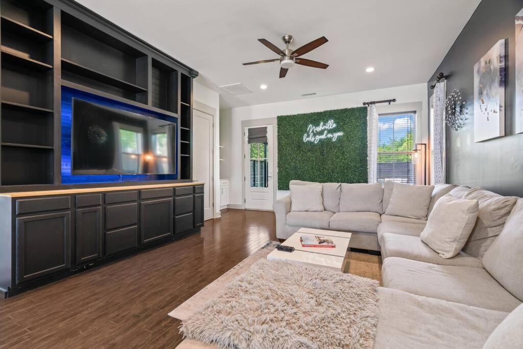 King Bed, Balcony, Covered Patio & Firepit! 8 Minutes From Broadway Nashville Eksteriør bilde