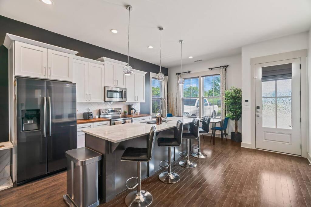 King Bed, Balcony, Covered Patio & Firepit! 8 Minutes From Broadway Nashville Eksteriør bilde