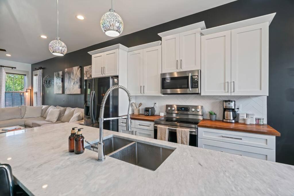 King Bed, Balcony, Covered Patio & Firepit! 8 Minutes From Broadway Nashville Eksteriør bilde