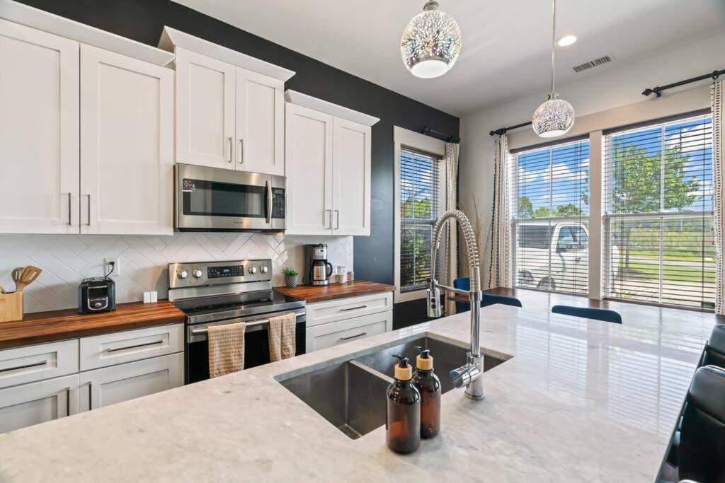 King Bed, Balcony, Covered Patio & Firepit! 8 Minutes From Broadway Nashville Eksteriør bilde
