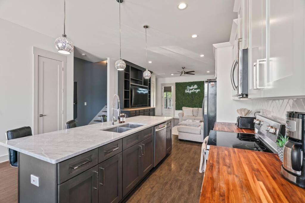 King Bed, Balcony, Covered Patio & Firepit! 8 Minutes From Broadway Nashville Eksteriør bilde