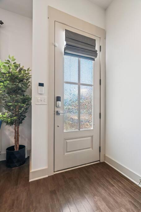King Bed, Balcony, Covered Patio & Firepit! 8 Minutes From Broadway Nashville Eksteriør bilde