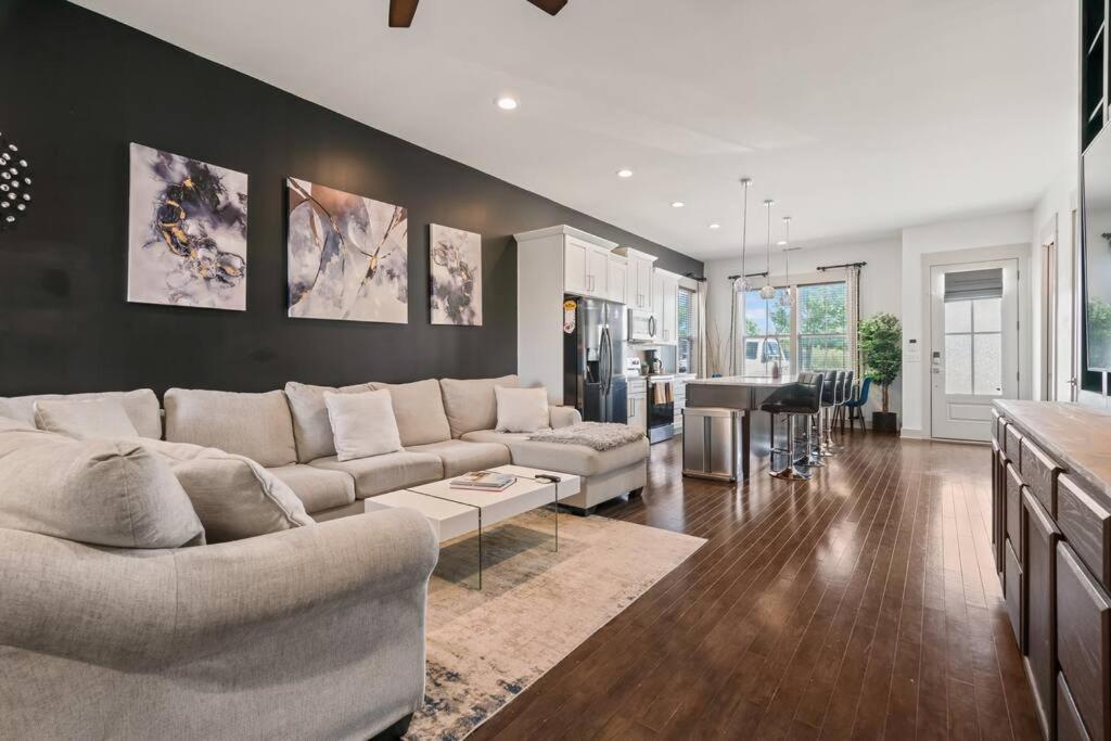 King Bed, Balcony, Covered Patio & Firepit! 8 Minutes From Broadway Nashville Eksteriør bilde