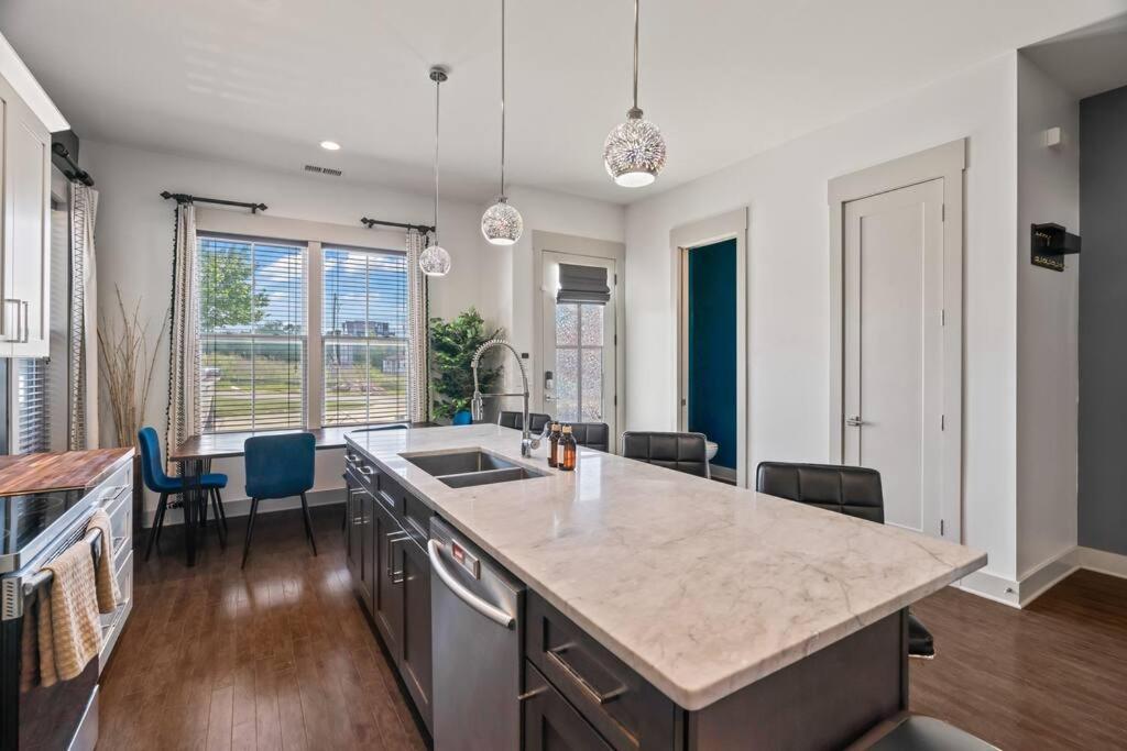 King Bed, Balcony, Covered Patio & Firepit! 8 Minutes From Broadway Nashville Eksteriør bilde
