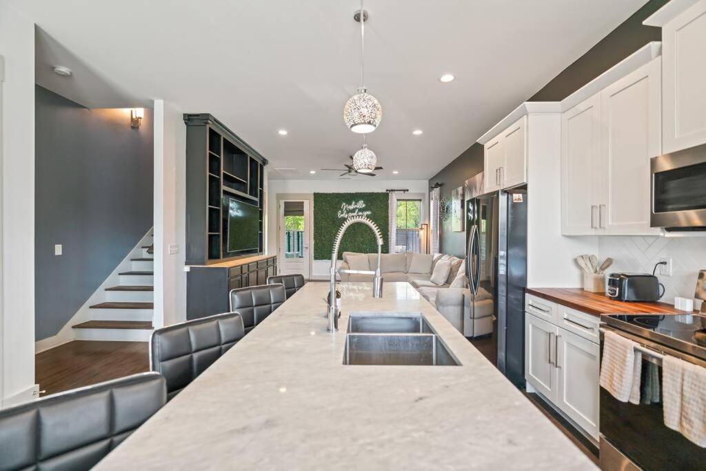 King Bed, Balcony, Covered Patio & Firepit! 8 Minutes From Broadway Nashville Eksteriør bilde