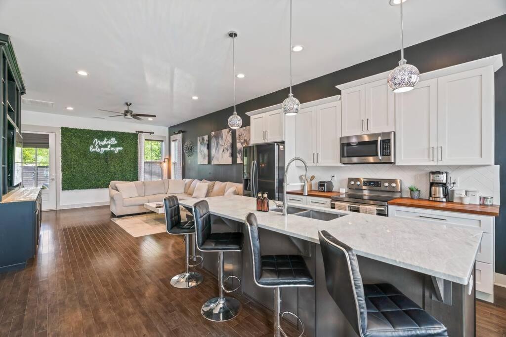 King Bed, Balcony, Covered Patio & Firepit! 8 Minutes From Broadway Nashville Eksteriør bilde
